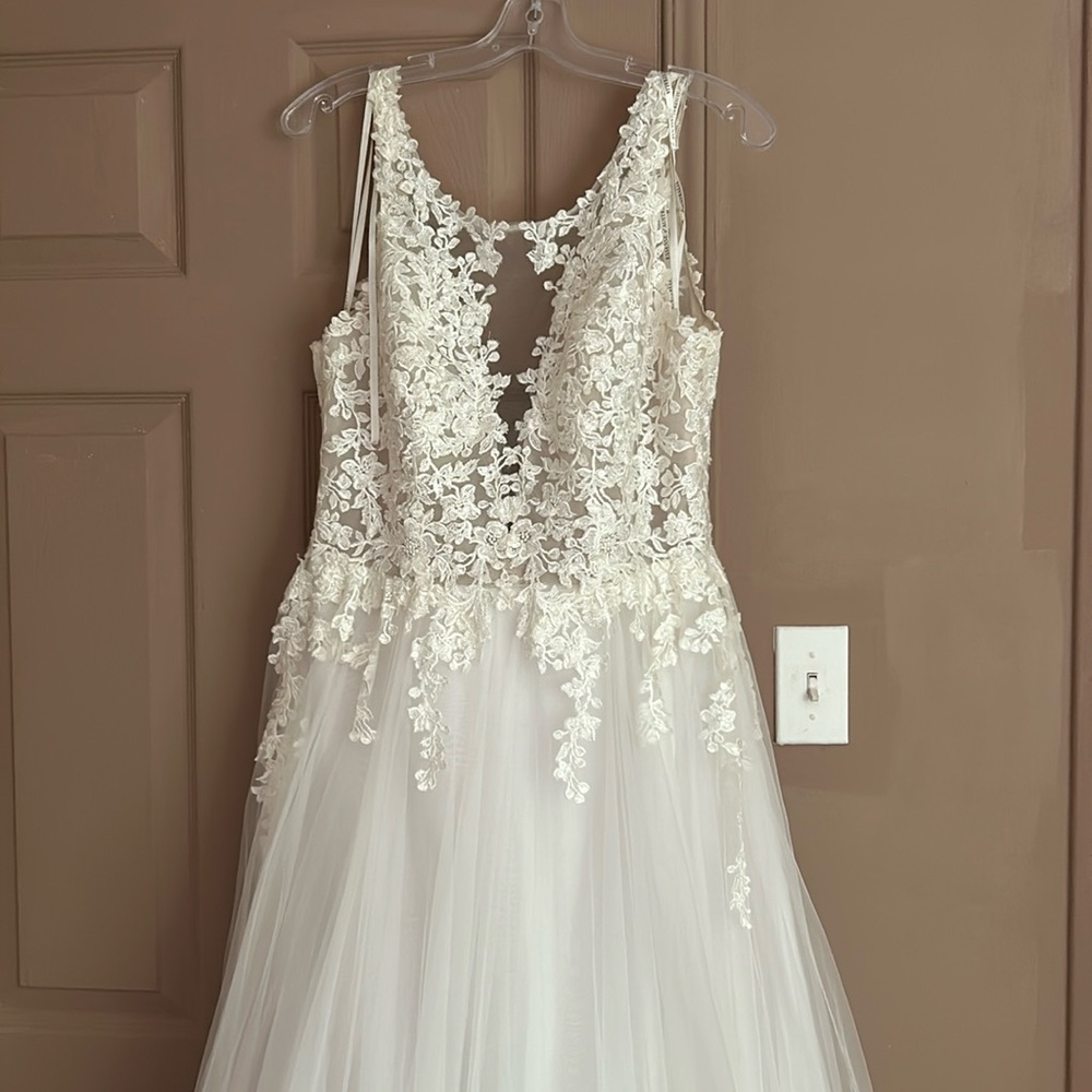 Essence of Australia size 14 wedding gown. New, never worn and unaltered.